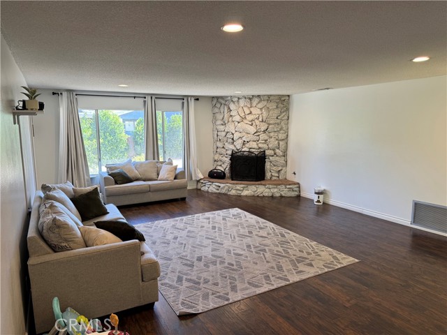 Detail Gallery Image 11 of 21 For 26032 Amy Ln, Hemet,  CA 92544 - 3 Beds | 2 Baths