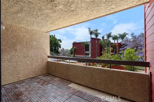 View and Big Patio / Outside chair and BBQ