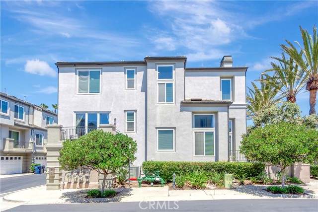 19281 Surf Drive, Huntington Beach CA: https://media.crmls.org/medias/fe8f6669-ec60-4206-ad08-3fda24b33ed5.jpg