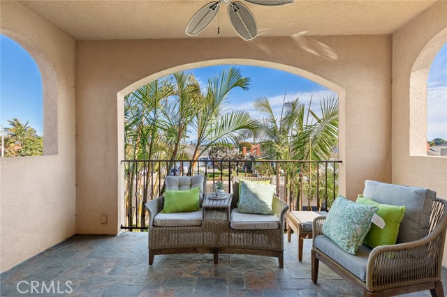 21131 Greenboro Lane, Huntington Beach CA: https://media.crmls.org/medias/fe90d6a4-742f-498b-adbc-1457fb915319.jpg