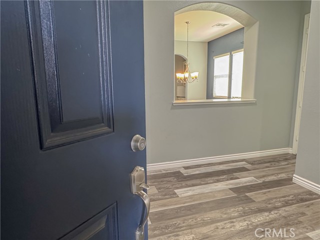 Detail Gallery Image 10 of 56 For 15527 Avanti Dr, Bakersfield,  CA 93314 - 4 Beds | 3/1 Baths
