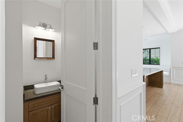 Detail Gallery Image 28 of 59 For 1405 Oak Ave, Manhattan Beach,  CA 90266 - 4 Beds | 4/1 Baths