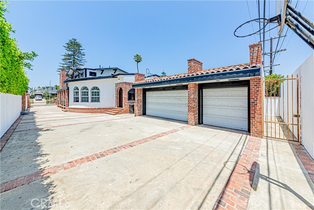 5334 S Victoria Avenue, Los Angeles CA: https://media.crmls.org/medias/fe91d0f5-f044-47a9-b04a-d7f3e2a504a5.jpg