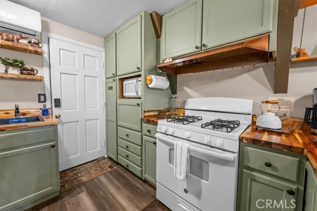 1277 Lovers Lane, Rimforest CA: https://media.crmls.org/medias/fe92f2d3-91e2-4b9b-9ce4-4c6bc8ce1927.jpg