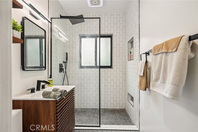 1812 Las Flores Drive, Los Angeles CA: https://media.crmls.org/medias/fe9328bf-a9c0-4e42-906a-5405658582d5.jpg