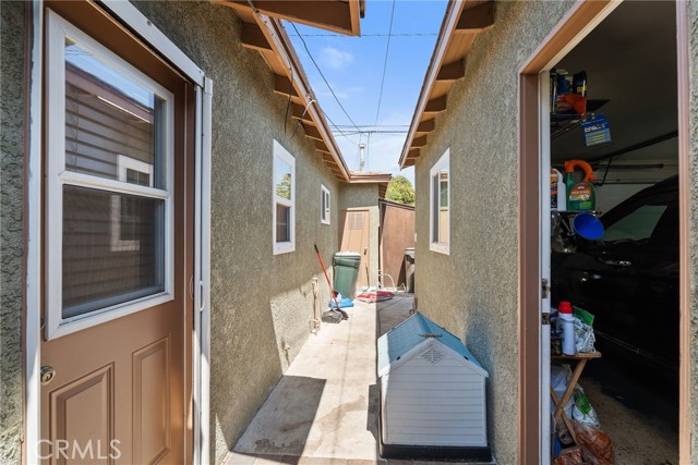 1876 Oregon Avenue, Long Beach CA: https://media.crmls.org/medias/fe93a2cc-978a-4d48-9cdf-dc593e5071ae.jpg