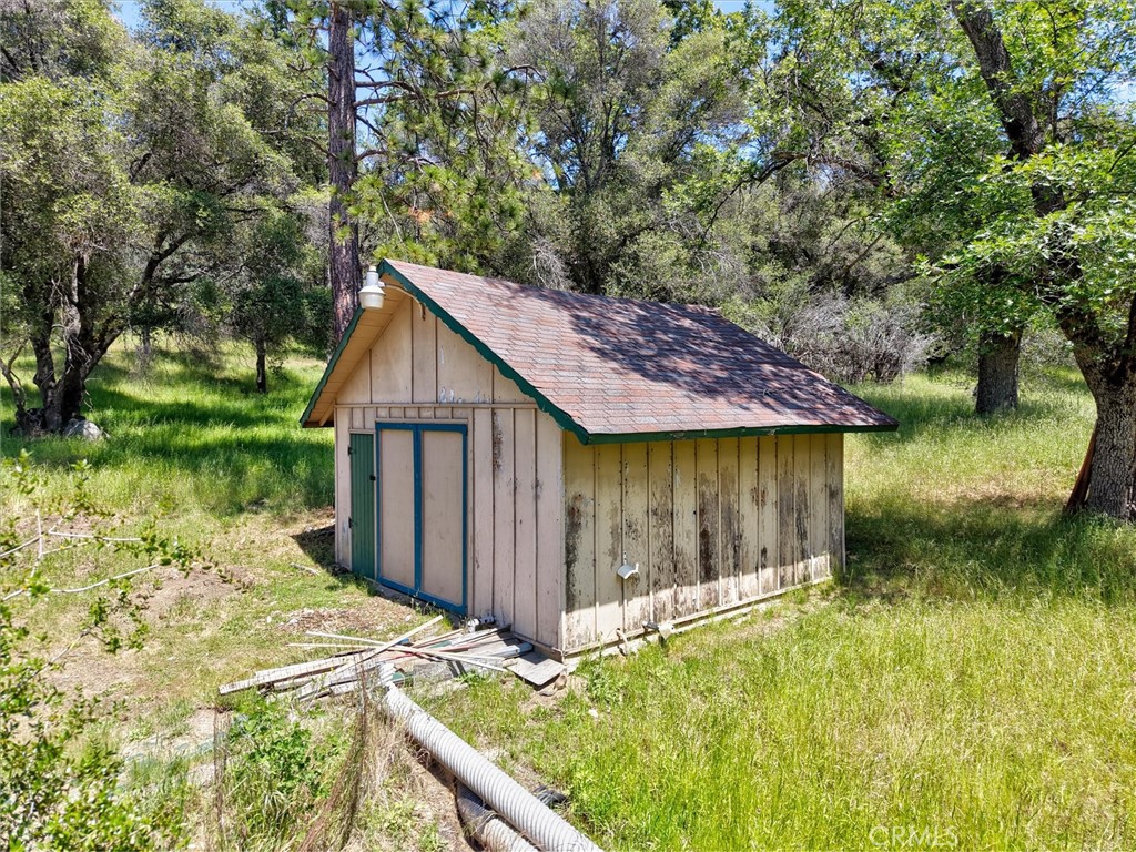 https://media.crmls.org/medias/fe93c783-01d9-4483-8c43-a3c1e420f5ad.jpg?preset=X-Large