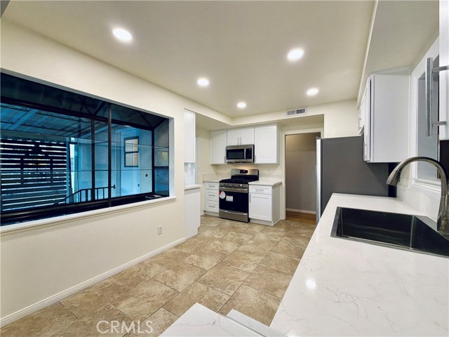 Detail Gallery Image 2 of 21 For 8586 Topanga Canyon, West Hills,  CA 91304 - 3 Beds | 2 Baths