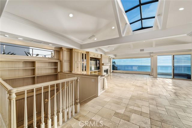 Detail Gallery Image 9 of 73 For 21 Bay, Laguna Beach,  CA 92651 - 6 Beds | 6/1 Baths