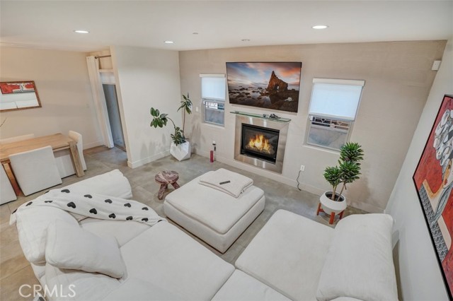 Detail Gallery Image 6 of 25 For 11023 Fruitland Dr #104,  Studio City,  CA 91604 - 3 Beds | 4 Baths