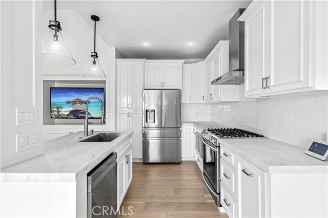 Detail Gallery Image 3 of 18 For 2010 Barranca, Newport Beach,  CA 92660 - 3 Beds | 2 Baths