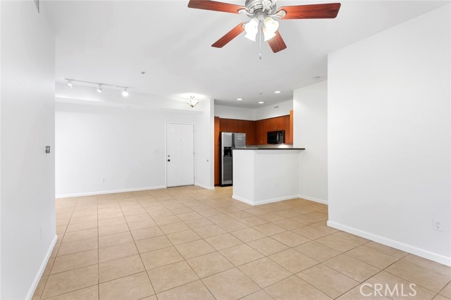 Detail Gallery Image 6 of 23 For 1801 E Katella Ave #1058,  Anaheim,  CA 92805 - 2 Beds | 2 Baths