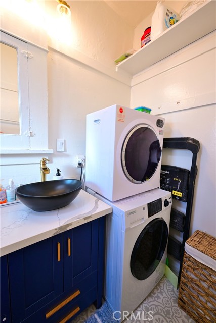 44 48 Navy Street, Venice CA: https://media.crmls.org/medias/fe969e1d-7475-4a99-9eea-66b21c8b56b5.jpg