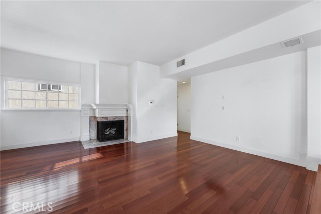 Detail Gallery Image 4 of 35 For 1515 Artesia #2,  Manhattan Beach,  CA 90266 - 2 Beds | 3 Baths