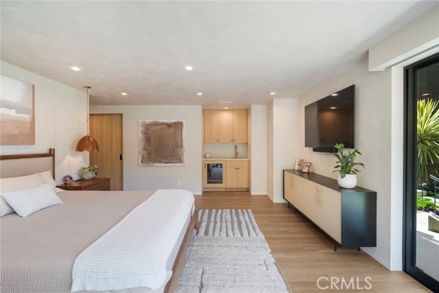 702 Diamond, Laguna Beach CA: https://media.crmls.org/medias/fe975018-7b34-460e-97a6-70bf4c00e1bc.jpg