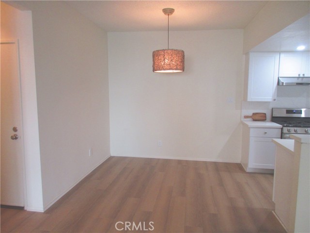 Detail Gallery Image 3 of 17 For 14607 Erwin #210,  Van Nuys,  CA 91411 - 1 Beds | 1 Baths