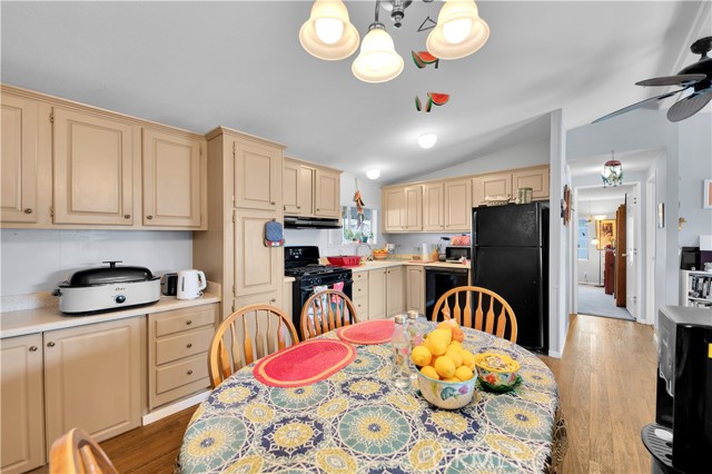 24600 Mountain, Hemet CA: https://media.crmls.org/medias/fe9812f3-cea6-423d-b158-64141d45ffe0.jpg