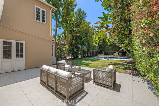 609 N Oakhurst Drive, Beverly Hills CA: https://media.crmls.org/medias/fe986192-e3c1-4ecd-b638-4fb59fc93773.jpg