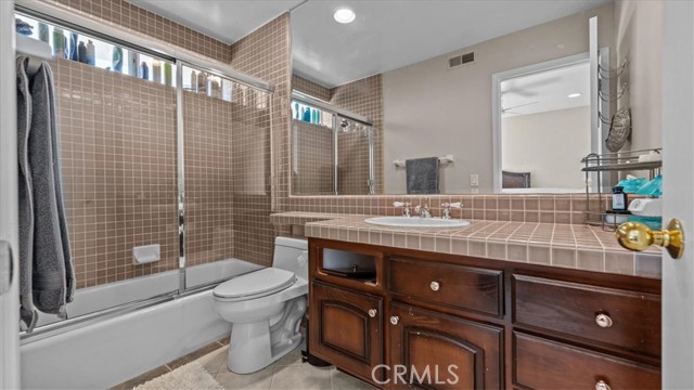 Image 30 of 62 For 2162 Euclid Avenue