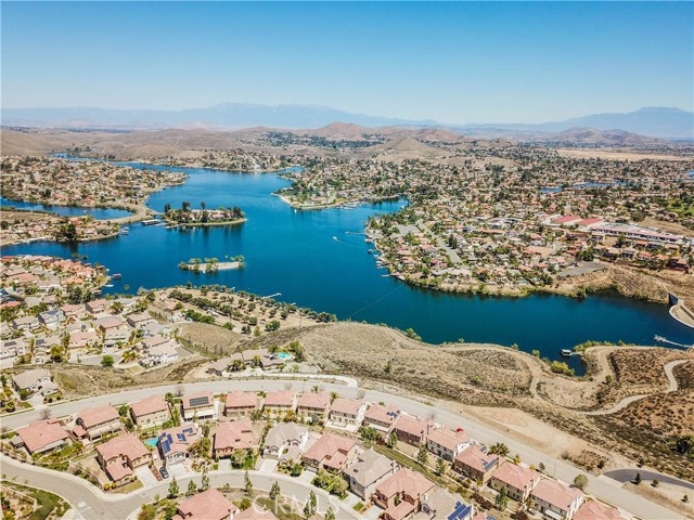 Detail Gallery Image 13 of 13 For 17 Corte Montena, Lake Elsinore,  CA 92532 - 4 Beds | 3 Baths