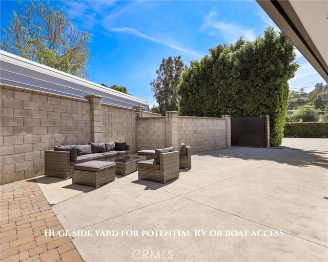 Detail Gallery Image 23 of 75 For 10372 Crawford Canyon Rd, Santa Ana,  CA 92705 - 5 Beds | 7/1 Baths