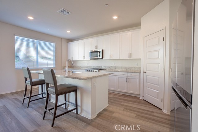 Detail Gallery Image 15 of 30 For 19536 Hanging Rock Rd., Lake Elsinore,  CA 92532 - 4 Beds | 3 Baths