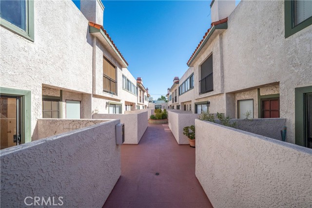 6101 Fulton Avenue, 9 photo 4
