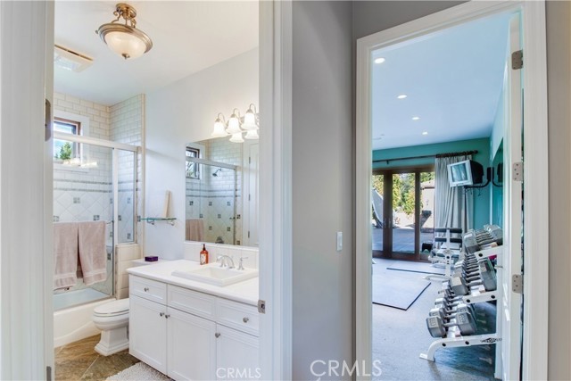 Detail Gallery Image 24 of 67 For 5230 Quakertown Ave, Woodland Hills,  CA 91364 - 5 Beds | 5 Baths