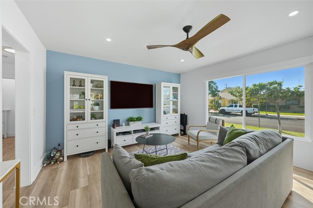 5357 122nd St, Hawthorne CA: https://media.crmls.org/medias/fe9c0868-75f8-48d9-9441-96491c0a296c.jpg