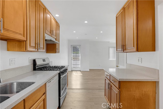 Detail Gallery Image 11 of 24 For 1132 Elm Ave #215,  Glendale,  CA 91201 - 2 Beds | 2/1 Baths