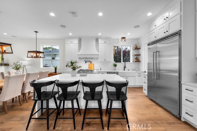 Large Kitchen with Walk-in Pantry