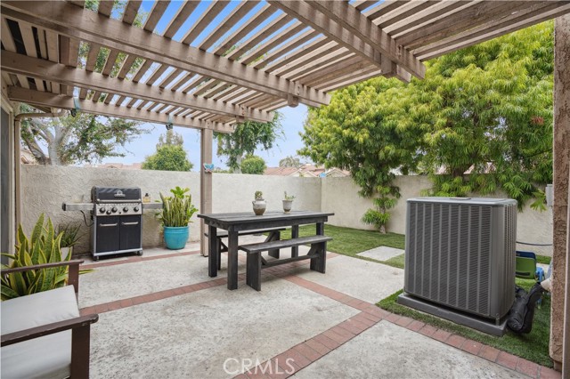 1027 W Rainbow Falls Way, Orange CA: https://media.crmls.org/medias/fe9ea5f7-8392-492e-ad52-1c7ad1b81ef8.jpg