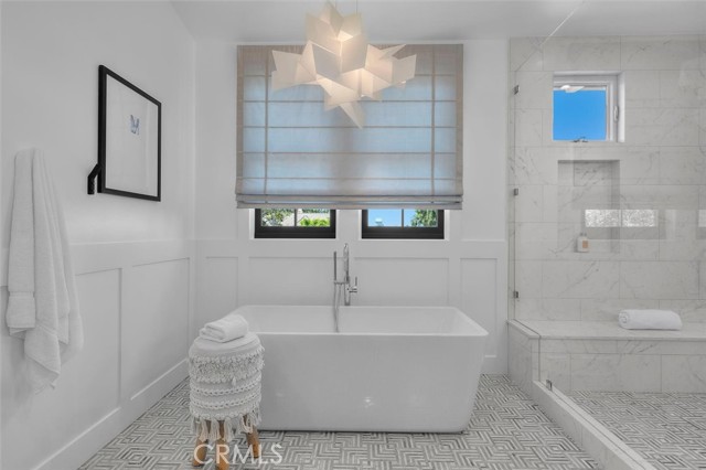 Detail Gallery Image 41 of 75 For 676 18th St, Manhattan Beach,  CA 90266 - 6 Beds | 6/2 Baths
