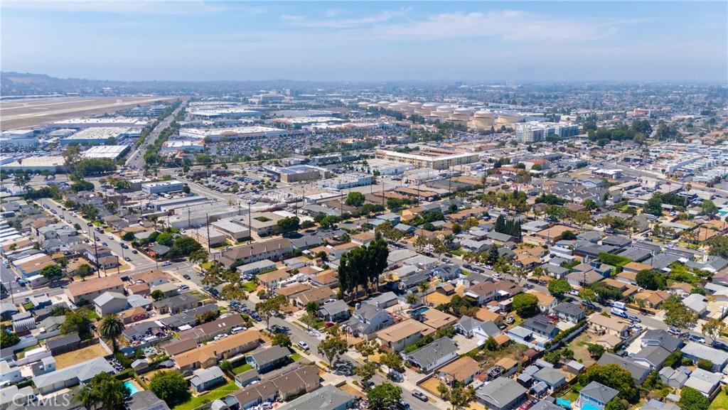 https://media.crmls.org/medias/fe9fd82f-0105-4028-bd4b-cdd543ff6f65.jpg?preset=X-Large