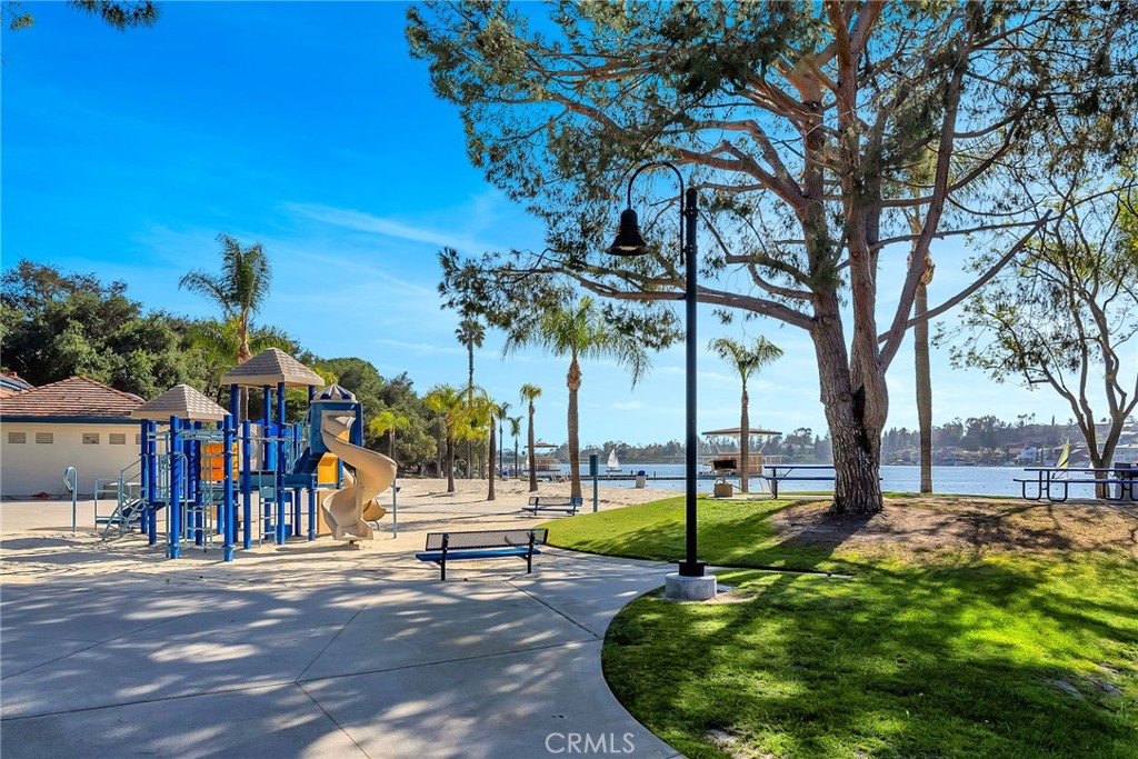 https://media.crmls.org/medias/fea095fe-94a7-4087-b5a9-545a14bcbc7b.jpg?preset=X-Large