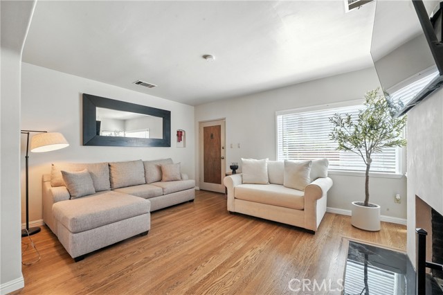265 W Pershing Court, Covina CA: https://media.crmls.org/medias/fea12d84-3f28-46d6-b706-5c52134f39b5.jpg