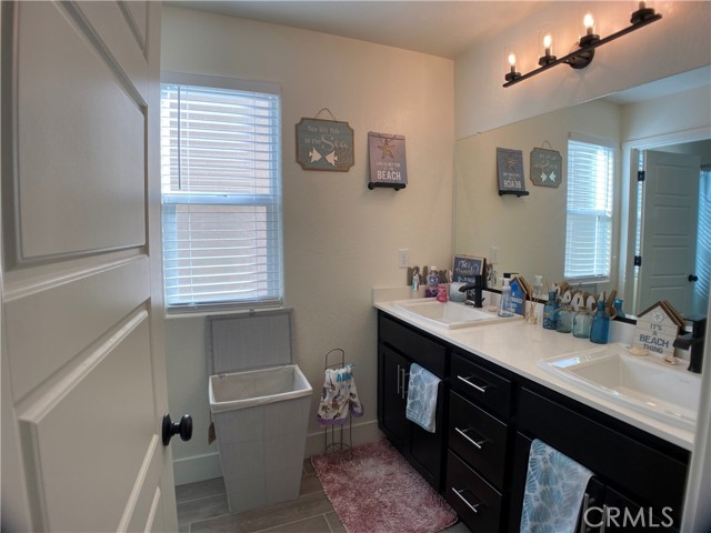 Detail Gallery Image 9 of 43 For 510 Sansoni St, Los Banos,  CA 93635 - 5 Beds | 3 Baths