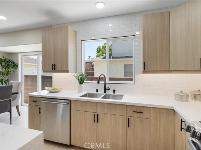 4609 Highgrove Avenue, Torrance CA: https://media.crmls.org/medias/fea1fccb-6ddc-4748-b65b-4aaa0b2a2d51.jpg