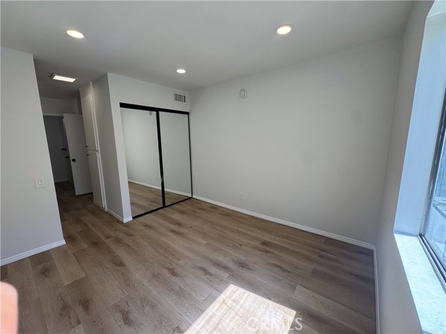 Detail Gallery Image 7 of 15 For 5460 White Oak Ave, Encino,  CA 91316 - 2 Beds | 2 Baths