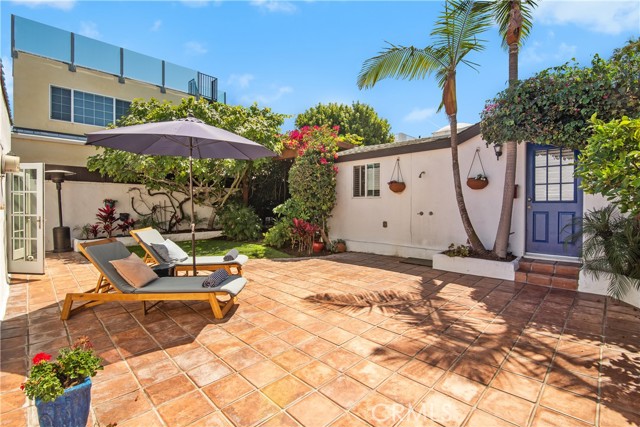 1236 3rd Street, Hermosa Beach, California 90254, 2 Bedrooms Bedrooms, ,2 BathroomsBathrooms,Residential,Sold,3rd,SB22195977