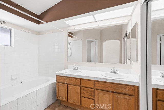 2240 Lago Ventana, Chula Vista CA: https://media.crmls.org/medias/fea5371a-cf50-4771-89ce-1504687f9553.jpg