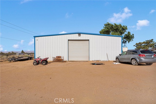 8381 White Road, Phelan CA: https://media.crmls.org/medias/fea5bac1-80f4-4cdc-aa9c-53aaf33d714c.jpg