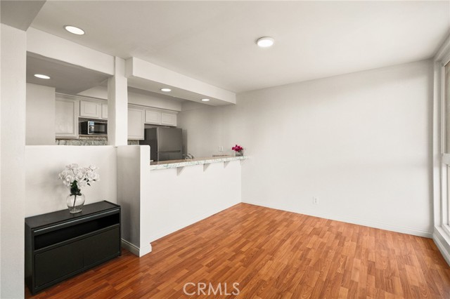 911 N Kings Road, West Hollywood CA: https://media.crmls.org/medias/fea68ac6-c413-4e61-9308-006ed3d64d30.jpg