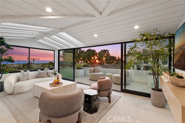 Detail Gallery Image 16 of 53 For 504 Hazel Dr, Corona Del Mar,  CA 92625 - 4 Beds | 3/1 Baths