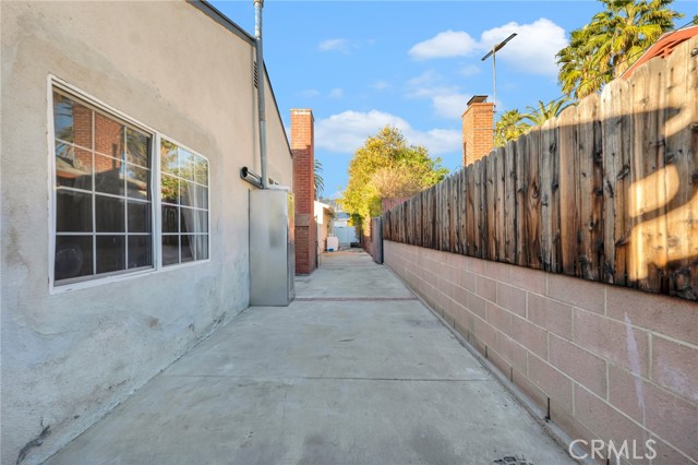 Detail Gallery Image 23 of 50 For 22137 Gault St, Canoga Park,  CA 91303 - – Beds | – Baths