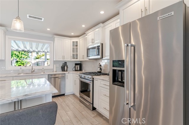 Detail Gallery Image 9 of 28 For 19833 Blythe St, Winnetka,  CA 91306 - 3 Beds | 2 Baths