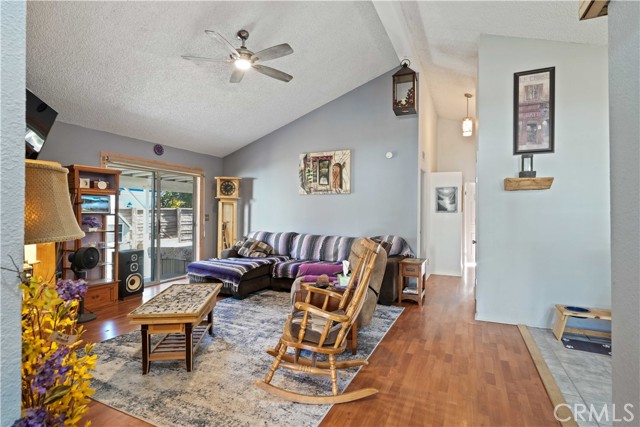 Detail Gallery Image 9 of 30 For 20060 Shadow Island Dr, Canyon Country,  CA 91351 - 2 Beds | 2 Baths