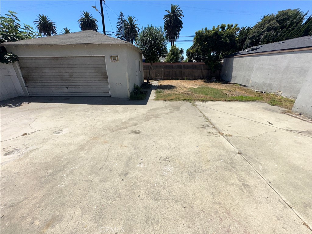 https://media.crmls.org/medias/fea798c9-8501-4c63-abf7-453f037545be.jpg?preset=X-Large