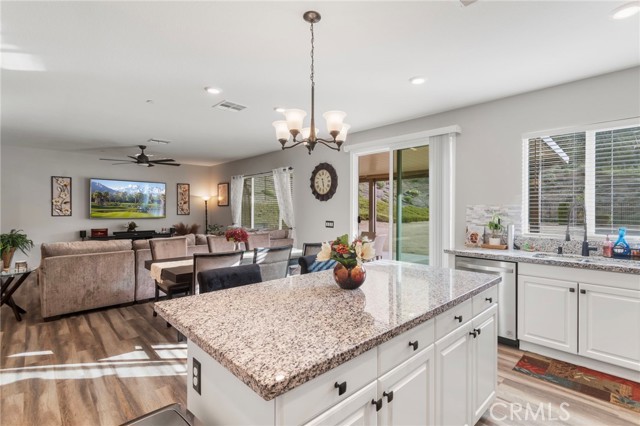 Detail Gallery Image 12 of 36 For 20793 Spring Mountain Rd, Riverside,  CA 92507 - 4 Beds | 2 Baths