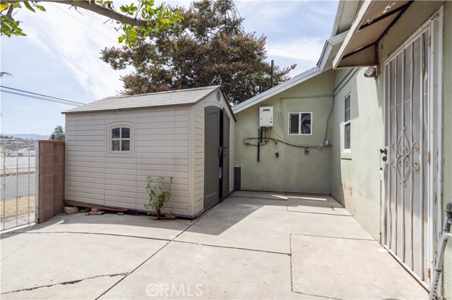6402 Graves Avenue, Van Nuys CA: https://media.crmls.org/medias/fea96888-007d-40cb-9caf-57f3d71f5c91.jpg